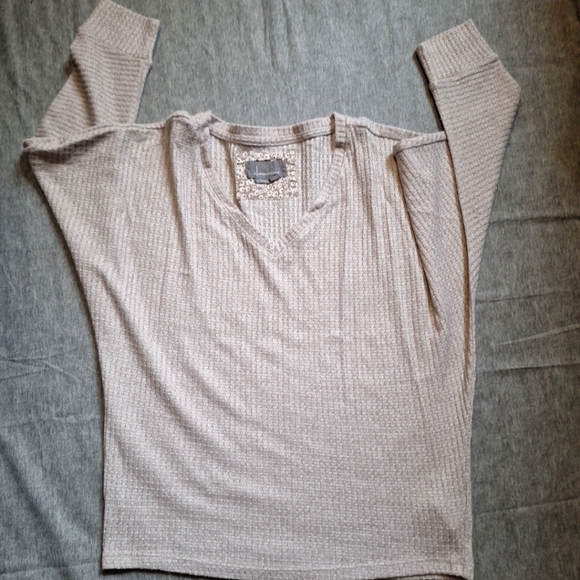 By Antropologie Light Taupe V-Neck Knit Top - Picture 12 of 12